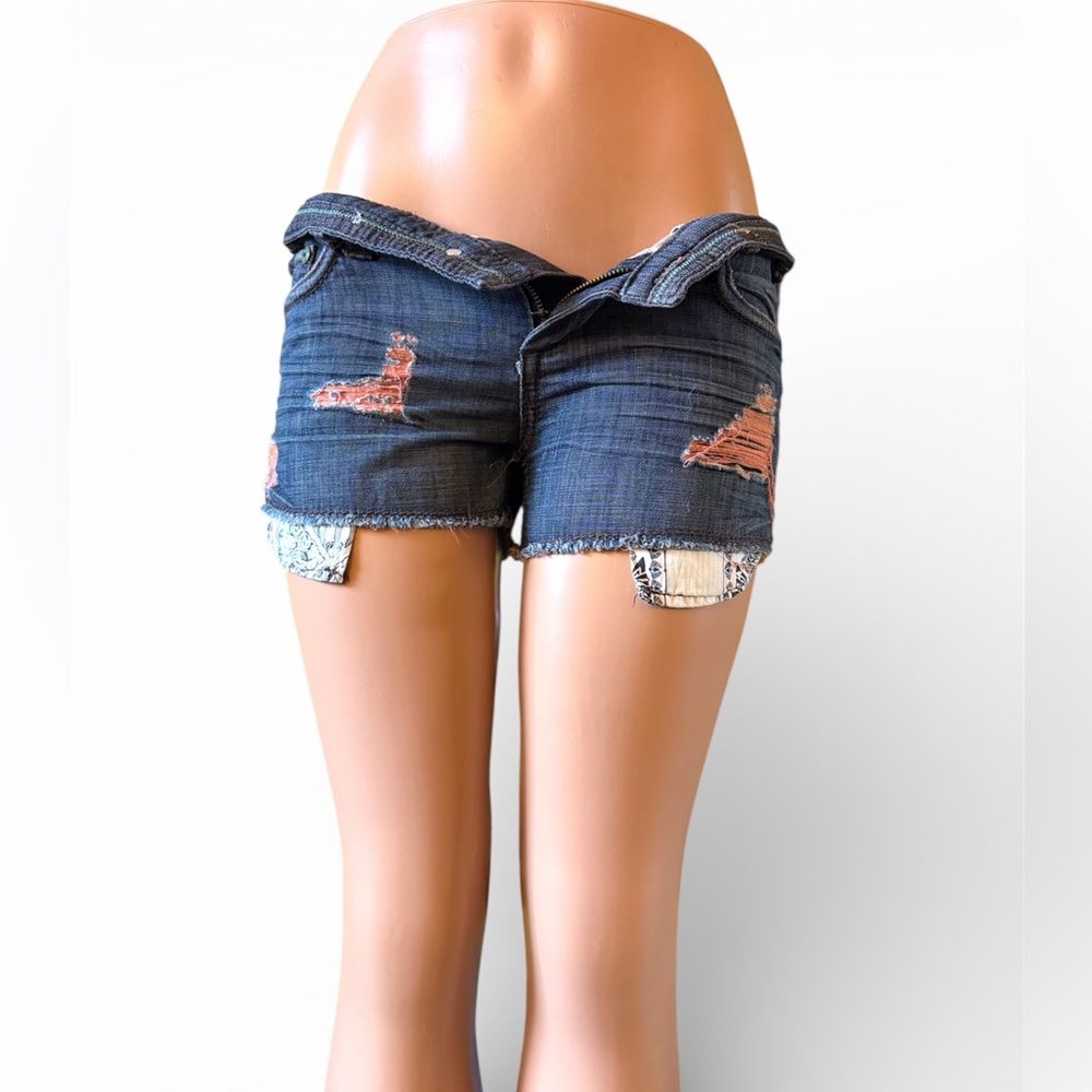 90s Distressed Denim festival short Shorts y2k low-rise. Exposed pocket